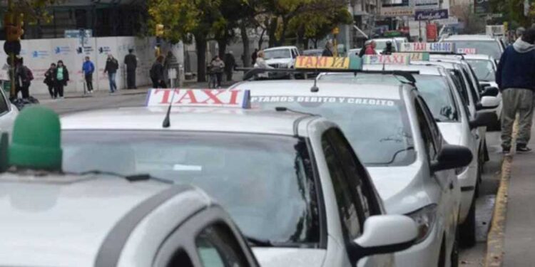 El Concejo aprobó una suba de la tarifa de taxis: cómo quedan los valores