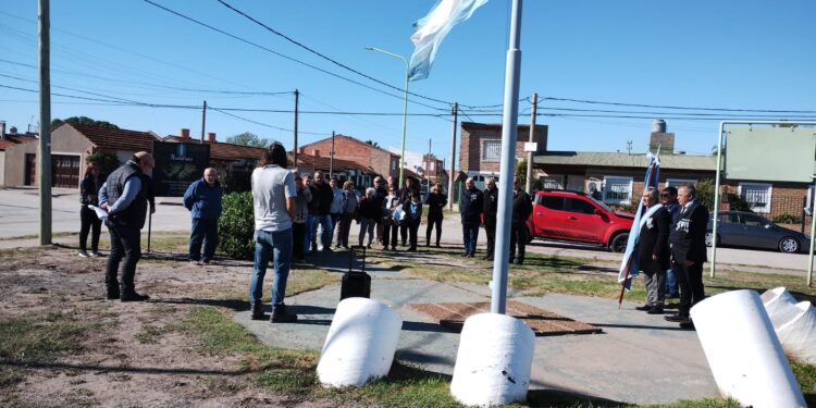 Acto homenaje en la Plaza Enrique Omar Pereyra
