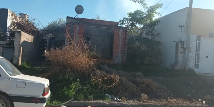 Asisten a una madre y a sus dos pequeños hijos tras un incendio en J.J. Valle al 3200