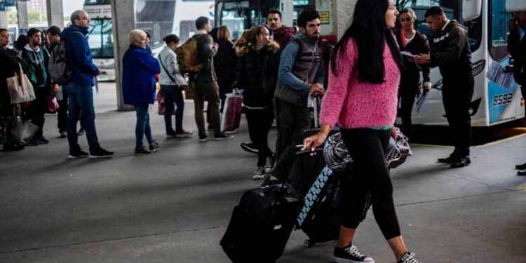 Casi un millón de turistas gastaron $ 29 mil millones durante el fin de semana largo