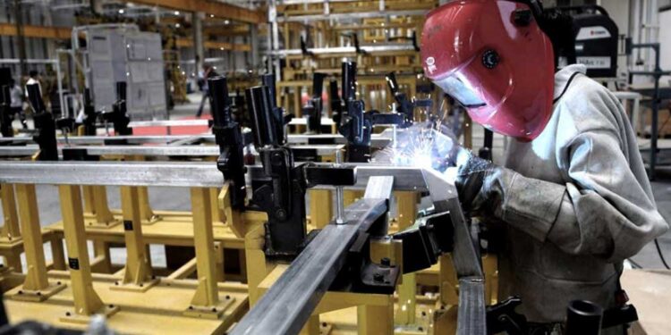 El uso de la capacidad instalada en la industria aumentó a 68,9% en abril