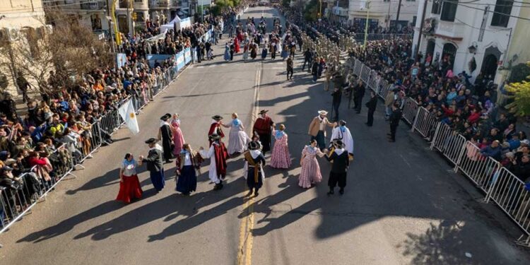 Convocatoria para participar del desfile del 9 de Julio