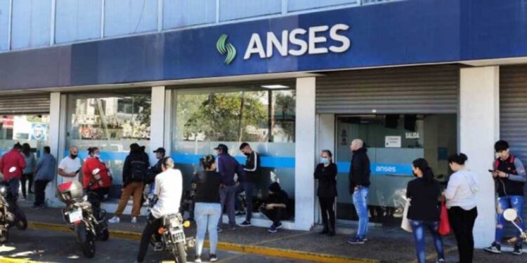Nuevo refuerzo de haberes para jubilados y pensionados: de cuánto es y cuándo se cobra