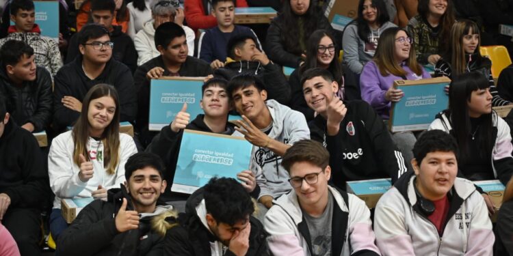 Conectar Igualdad: más de 600 estudiantes bahienses recibieron sus computadoras