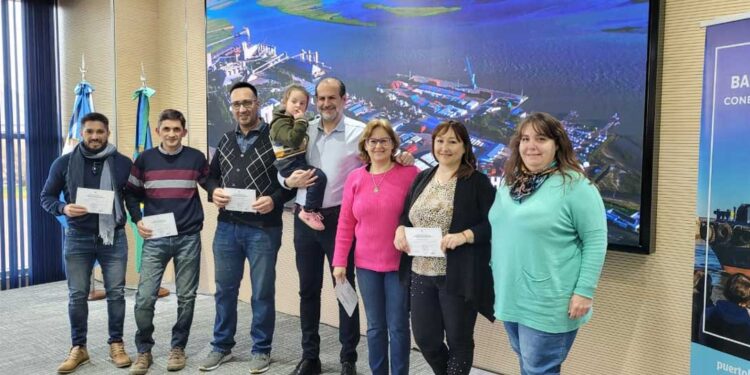 Certificados y nuevos cursos en el Centro de Formación Profesional Nº401