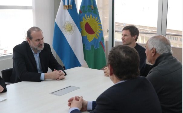 El Ministro Costa rubricó un convenio importante para obras en el Parque Industrial de Bahía Blanca
