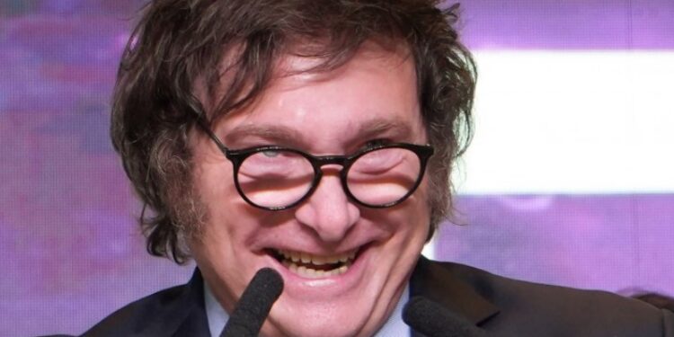 Milei y una frase polémica para la gente: «Yo estoy en el medio de sus sábanas»