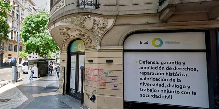 El Gobierno decidió el «cierre definitivo del Inadi», anunció Adorni