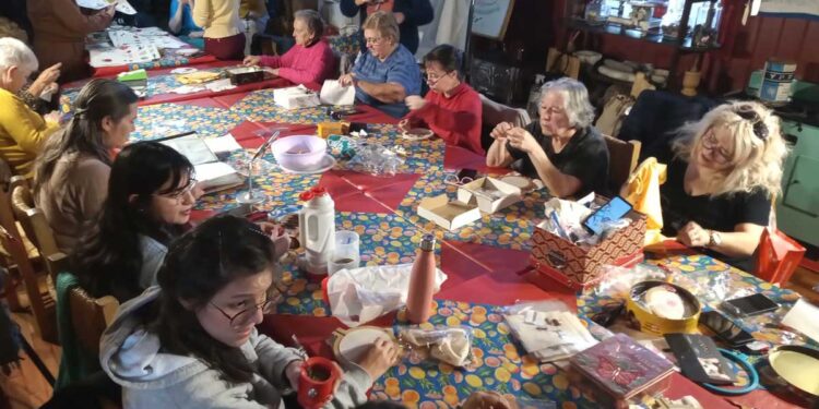 El Taller de Bordado en Miniatura sigue creciendo en el Museo del Puerto