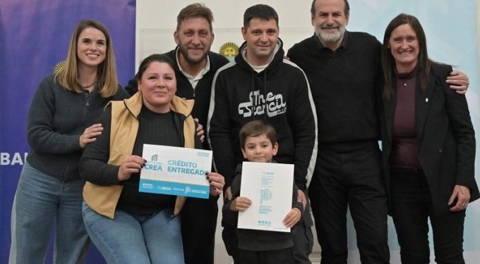 Familias bahienses recibieron créditos para refaccionar y ampliar sus viviendas