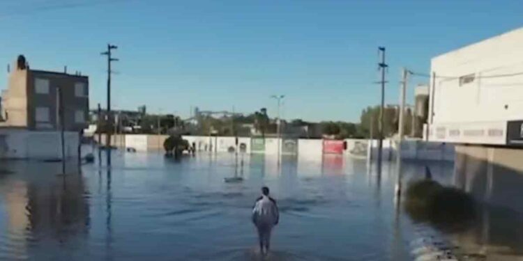 Ingeniero White, aún afectado por la inundación